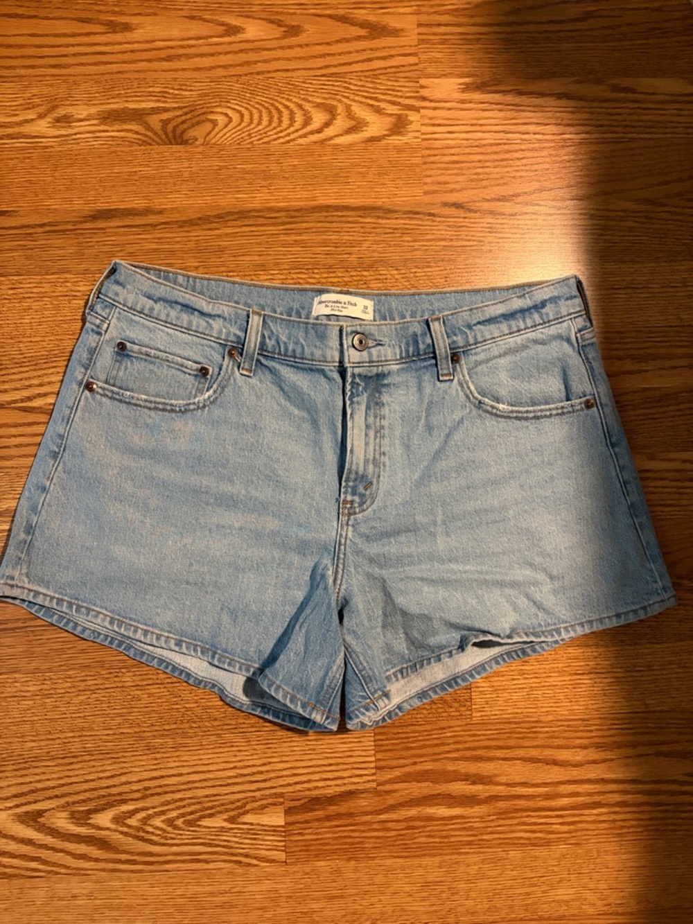 ABERCROMBIE A line mid rise short